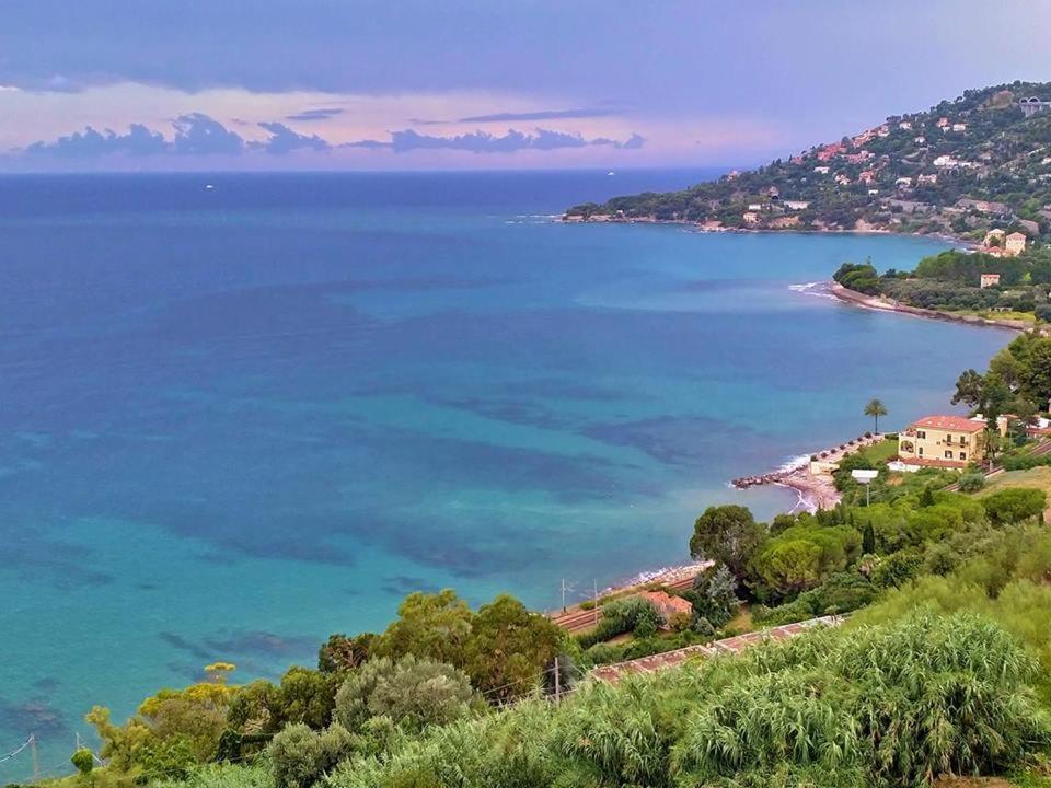 Romantic Casa Lorenzina Affittacamere Вентимилья Экстерьер фото