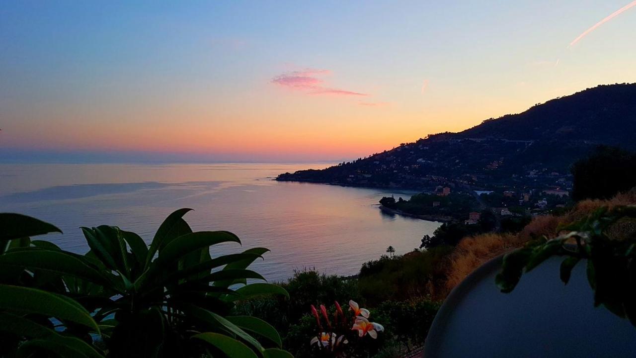 Romantic Casa Lorenzina Affittacamere Вентимилья Экстерьер фото